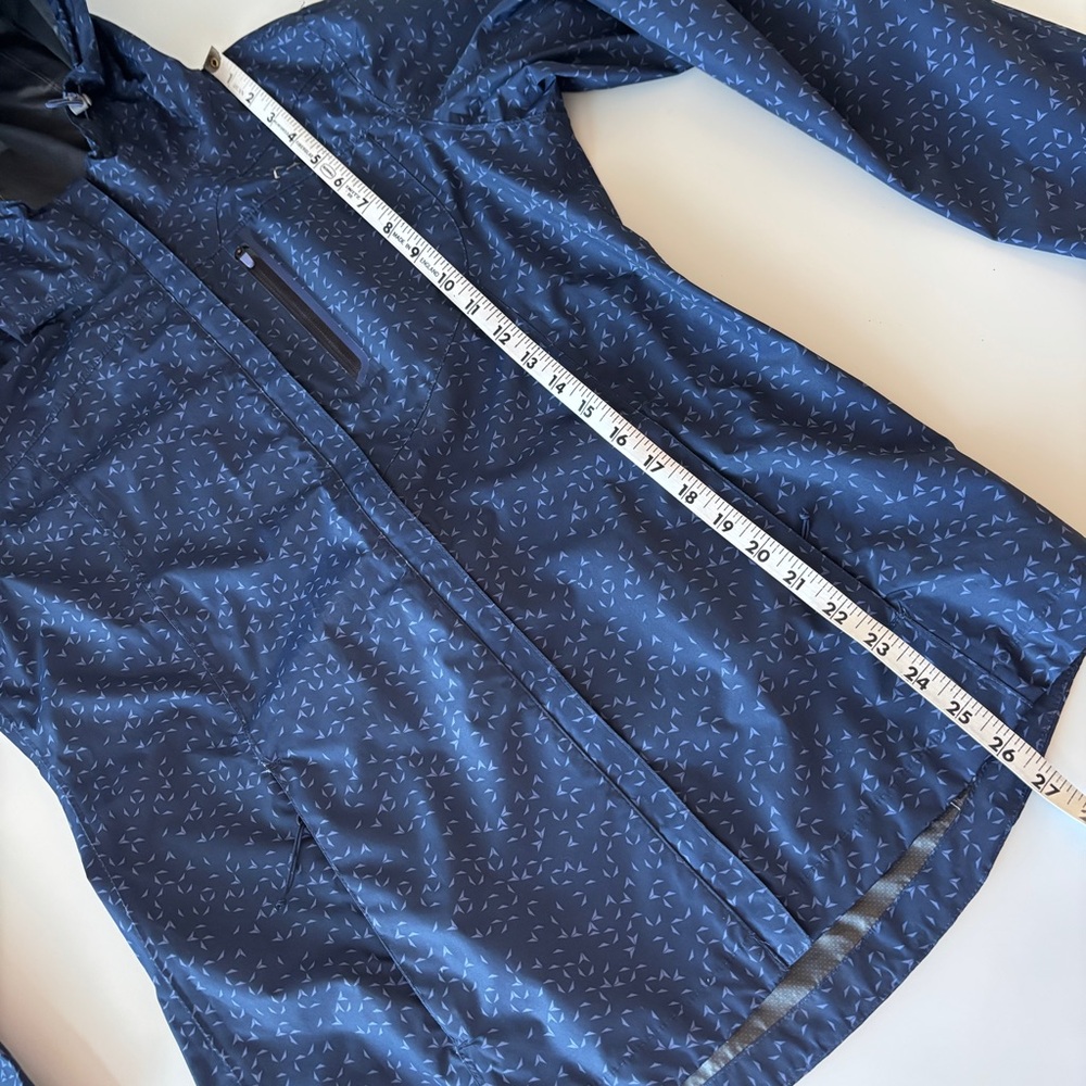 Rain Jacket, Size M - Picture 13 of 15